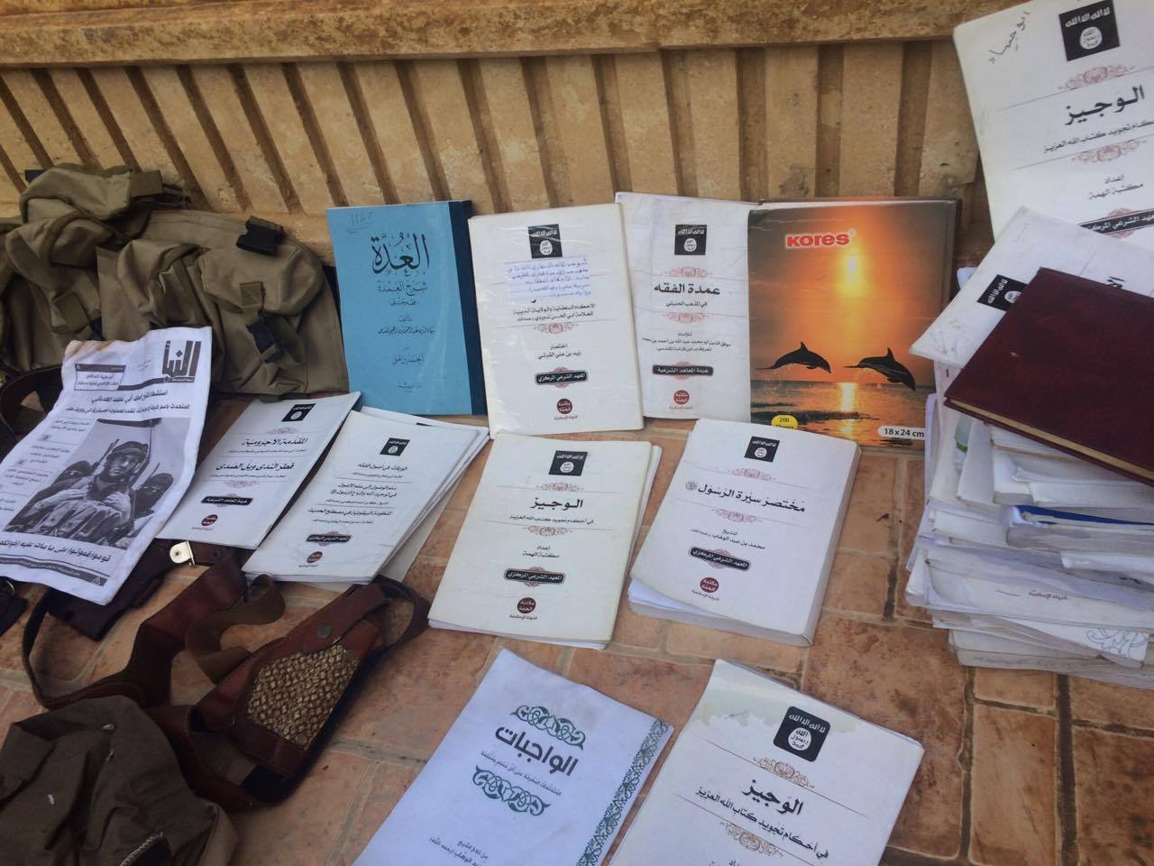 به‌ وێنه‌.. له‌ كارگه‌يه‌كى درووستكردنى چه‌كى داعشدا قوتوى بيره‌ و وێسكى دۆزرايه‌وه‌